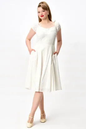 Bild von Vestido Dolores Broderie Anglaise Doll